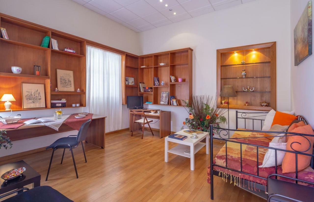 Stately Central Apartment Atena Exterior foto